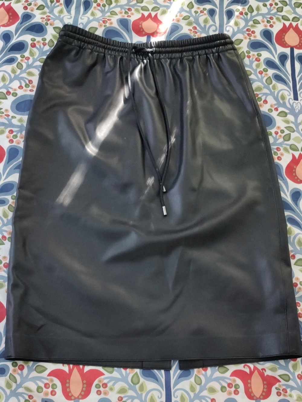 Theory Pull On Faux Leather Skirt